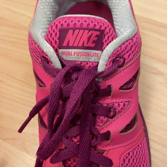 🌸3/$12🌸 Nike dual fusion lite sneakers - Picture 9 of 14